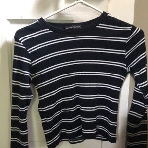 brandy melville long sleeve cropped shirt